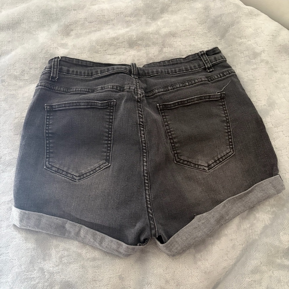 SHEIN Black Denim Jean Shorts - Picture 5 of 6